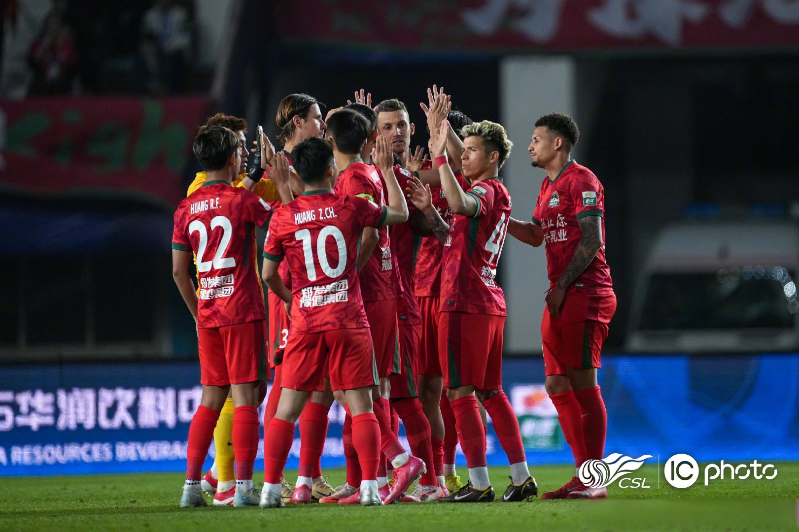 LOL官网-葡超赛程吃紧，费城76人集结日篮板制胜，引发热议，团队化学反应显著